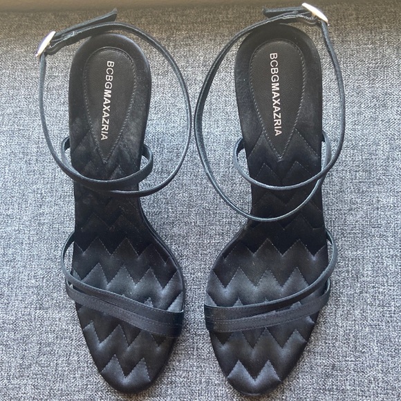 Vintage BCBG Max Azria straps heels - Picture 2 of 6